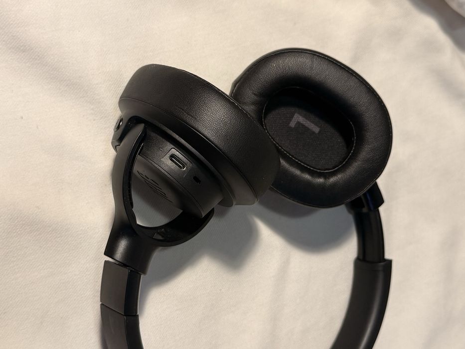 Casti pe urechi JBL