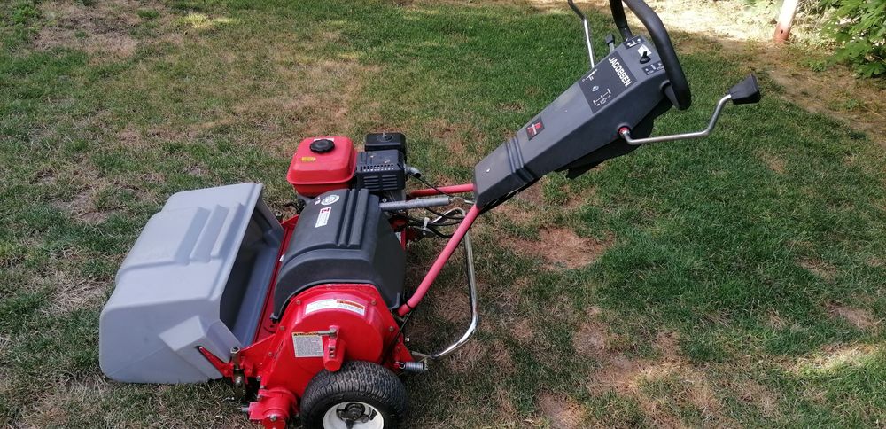 Самоходна косачка за голф игрище