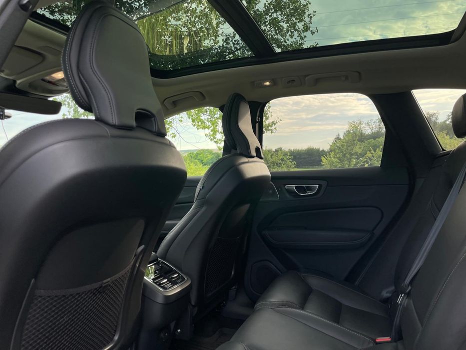 Vand VOLVO XC60 an fabr. 2023 disel electric km 79000.. masina este cumparata de la reprezentanta Volvo din Suedia .