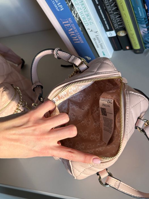 Дамски Guess чанти