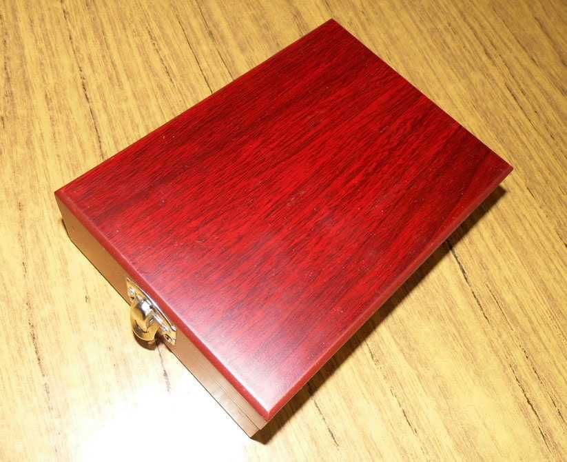 Подаръчен комплект за вино