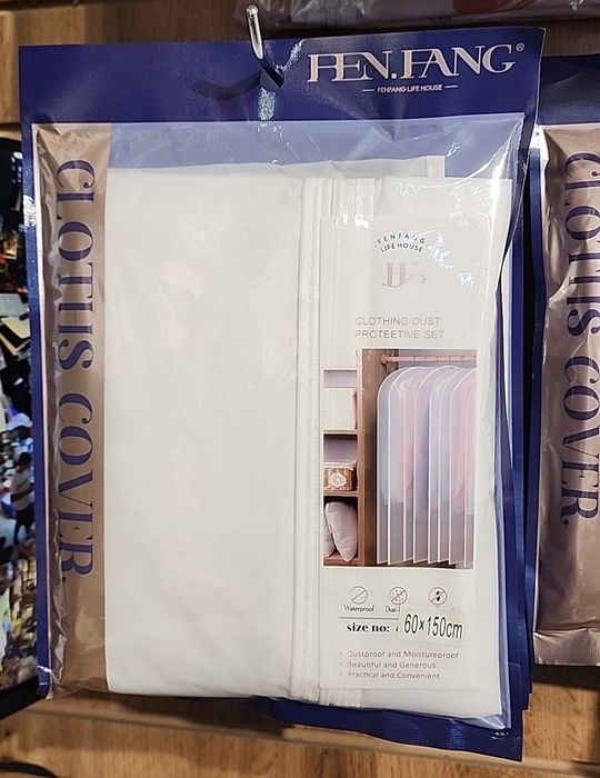 Kostyum chexol kiyimlaringiz uchun suv o‘tkazmaydigan, sifatli  chexol