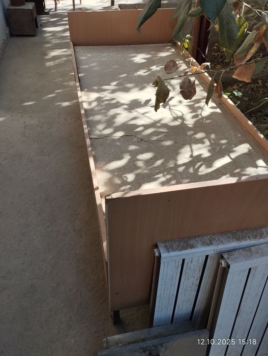 Кровать сотилади.