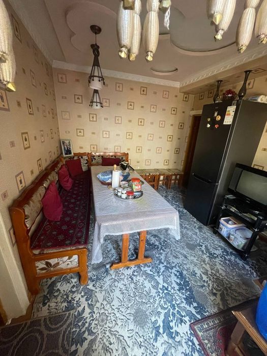 Ховли сотилади    .
