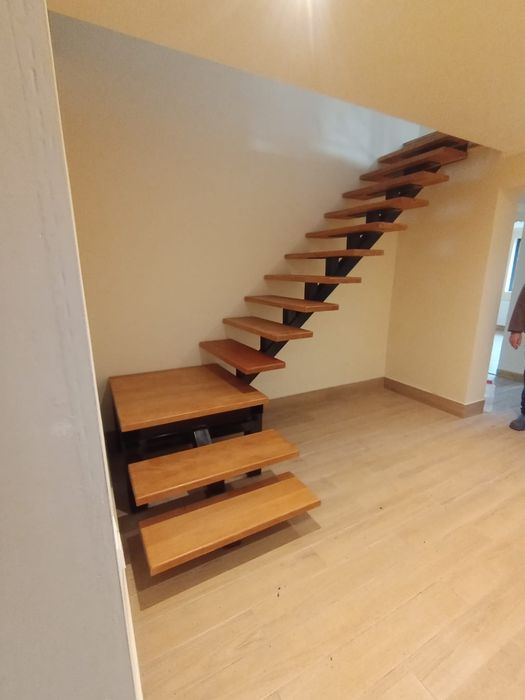 Scari Metalice Moderne