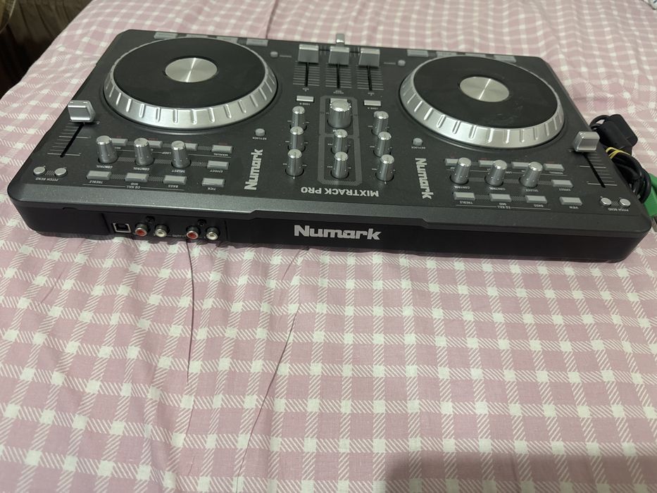Numark Mixtrack Pro