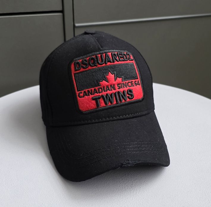 Шапка с козирка с производствени дефекти Dsquared