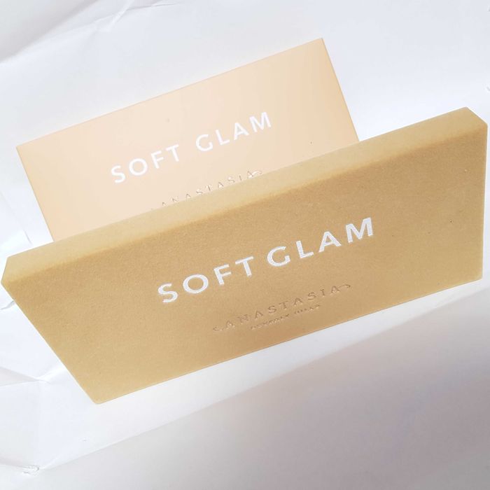 Fard ochi/ Soft Glam Anastasia  BH 14 nuante- cadoul perfect