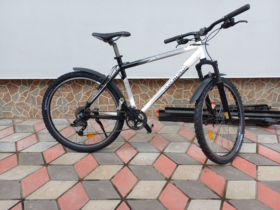 Bicicleta mountain bike DECHATHLON  cu roti de 26 inch si cadru alumin
