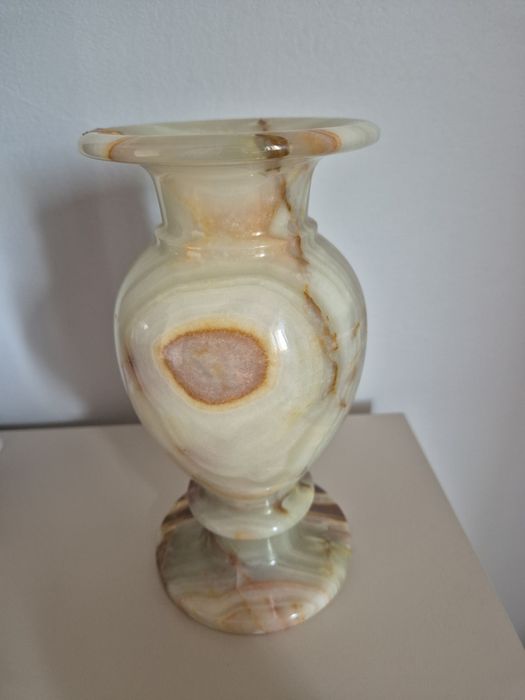 Vaza din marmura model unicat 20x10 cm