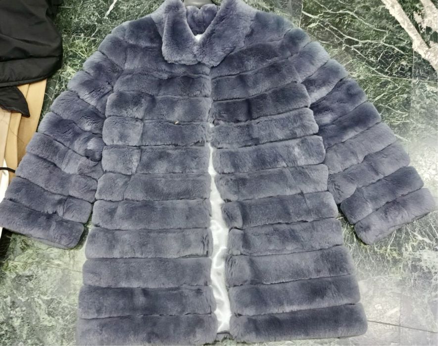 Vand haina de blana din Chinchilla-Rex toate marimile 1300 lei!!