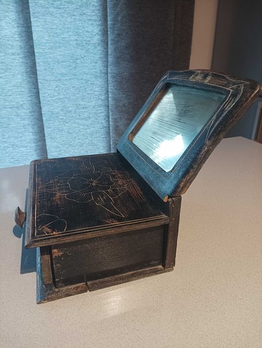 Тоалетка 1920 г, сребърно огледало и медицинска везна 15гр. с пинцети