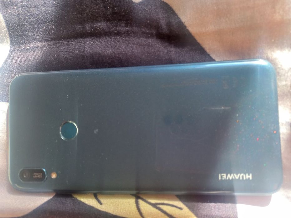 Продам  телефон хуавей  Y6