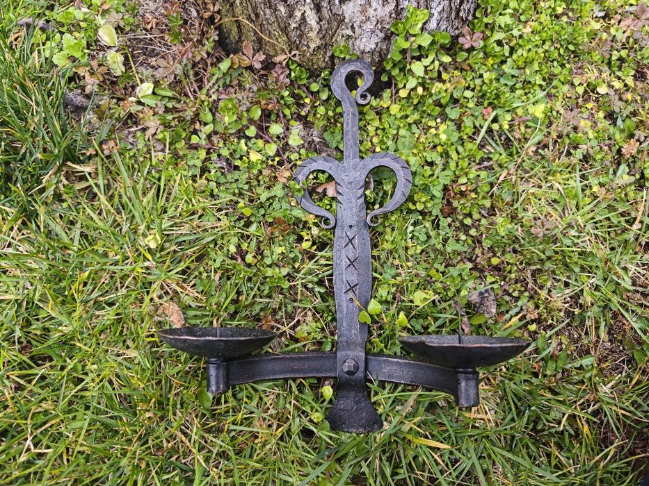 Ръчно кован меден свещник