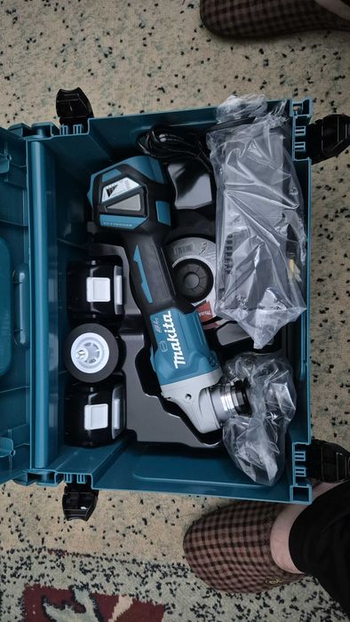 Комплект Макита оригинална батерия Makita BL1850B и оригинално бързо зарядно Makita DC18RC LXT 18V. Чисто нови и неупотребявани