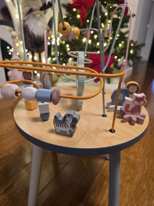 Masuta din lemn cu activitati