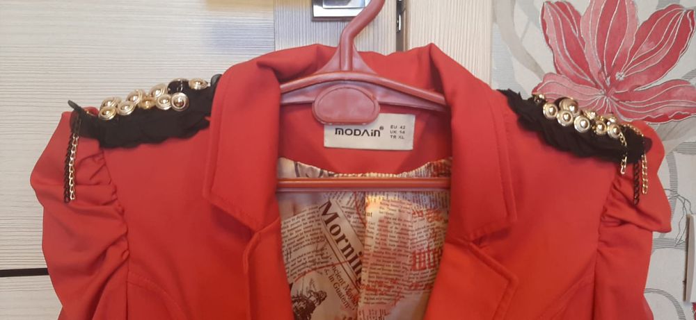 Жакет красный.   .