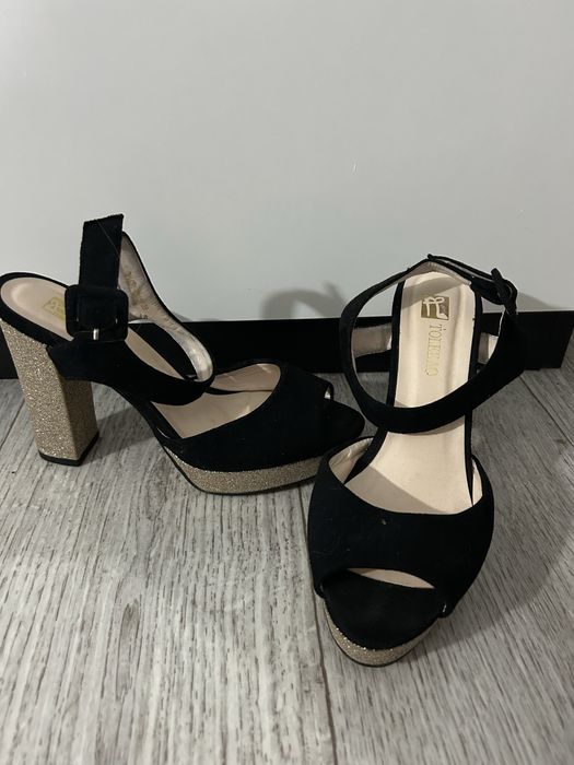 Туфельки с открытым носиком