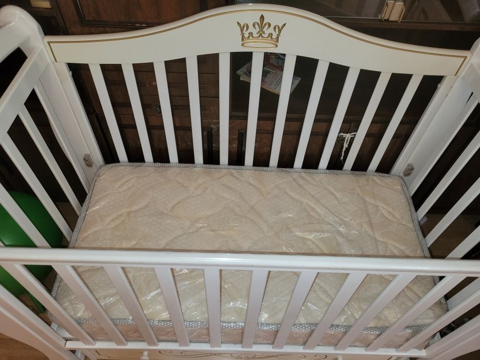 Кроватка из натурального дерева
Накладки ПВХ	есть
Материал	массив