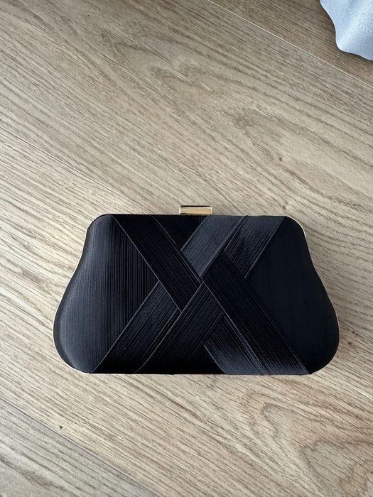 Коктейлна черна чанта