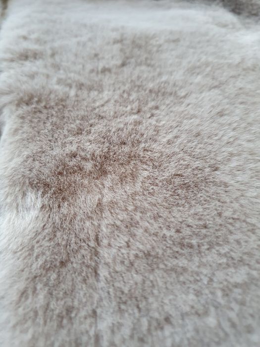 Vesta blana sintetica