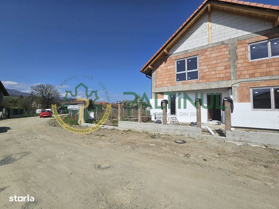 Casă de vânzare în Tălmaciu, spațiu generos, exterior la cheie, interi