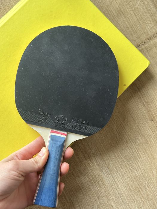 Продам теннисную ракетку