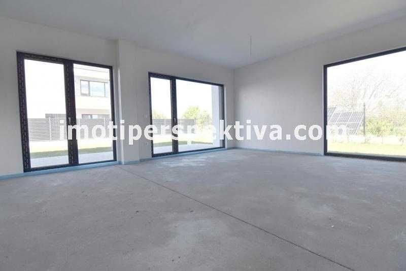 реф.19386 Чисто нова къща, двоен гараж-Коматевско шосе!