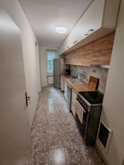 Дава се под наем Тристаен апартамент в Плевен, 9-ти квартал - 98 кв.м за 565 € - Снимка #4