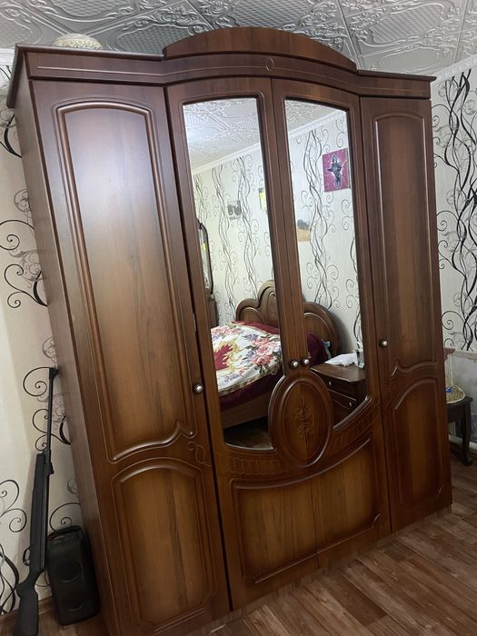 Продам спальный гарнитур