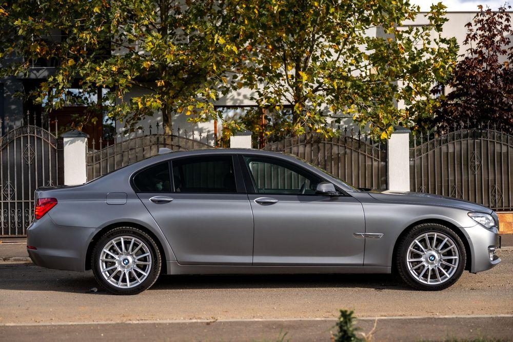 BMW Seria 7 Stare perfecta , revizii facute la 10000 km, masina personala .