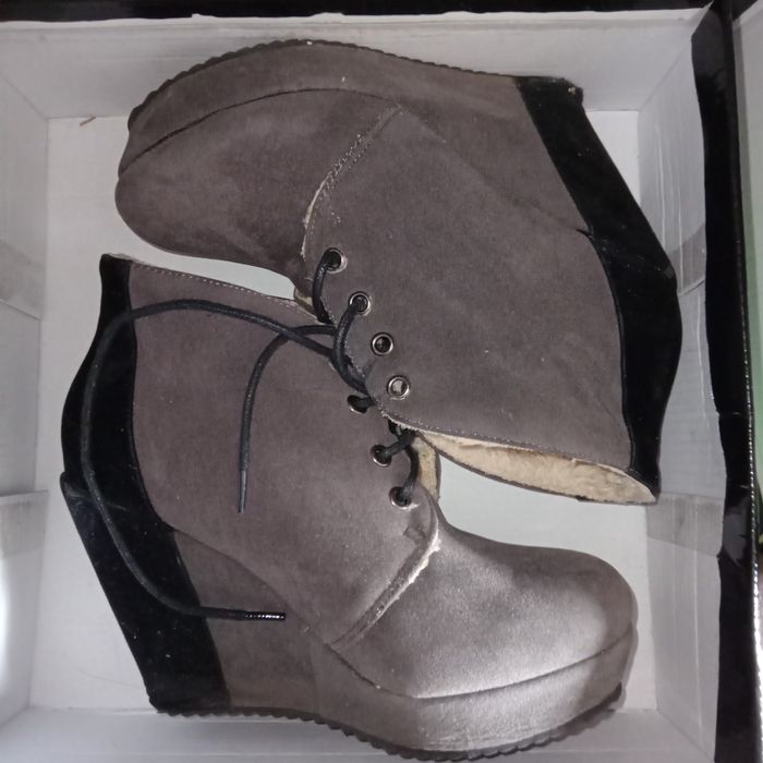 Ghete piele marime 36 2 perechi