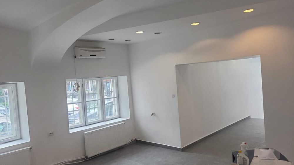 Inchiriez spatiu comercial Cuza Voda