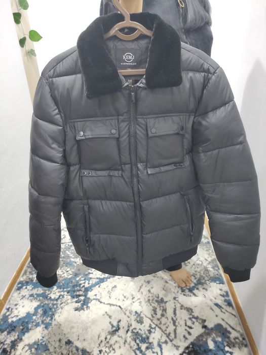 Куртка  сотилади