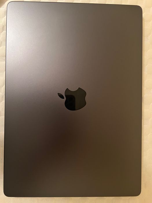 14 inch, MacBook Pro M3 Pro, 18Gb, 1TB.