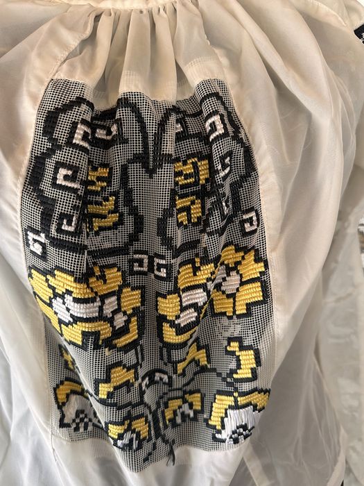 Costum popular , ie si poale