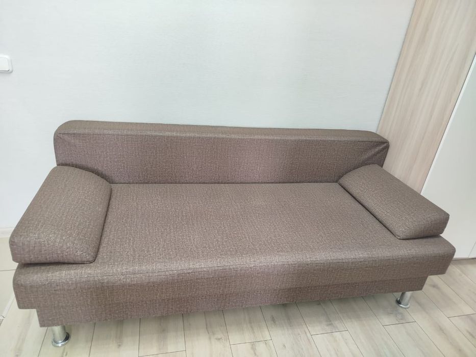 Продам диван коричневый