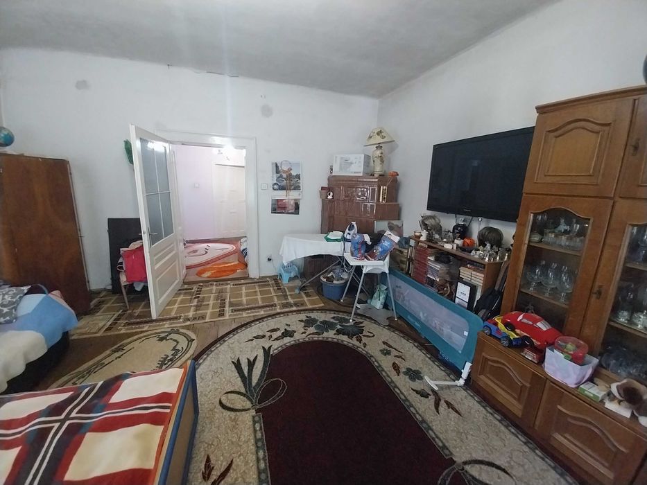 Doua case autentice intr-o curte de 1282 mp- zona centrala Rasnov