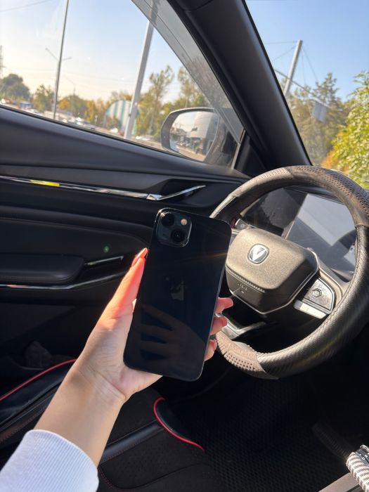iPhone 13 теёмно-синий цвет