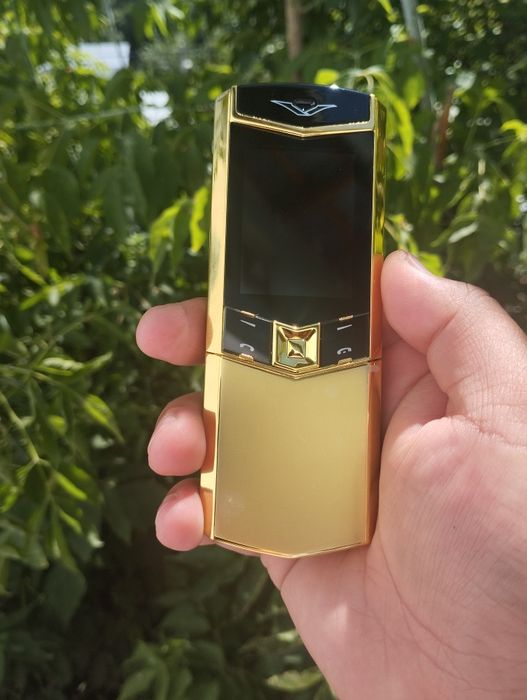 Vertu signature слайдер