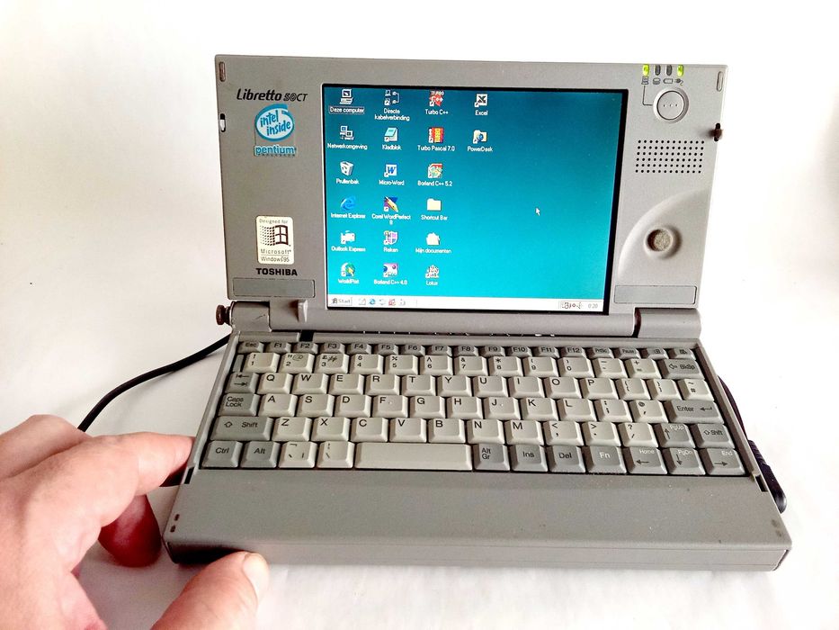 Compaq Evo N400C Intel Pentium 3 III 256MB Лаптоп Windows 98 и друг