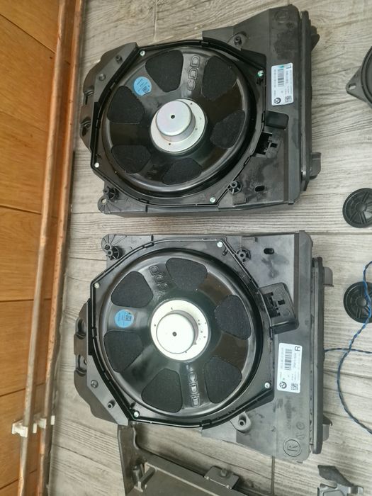 Sistem audio hi-fi boxe, difuzoare, subwoofer, amplificator