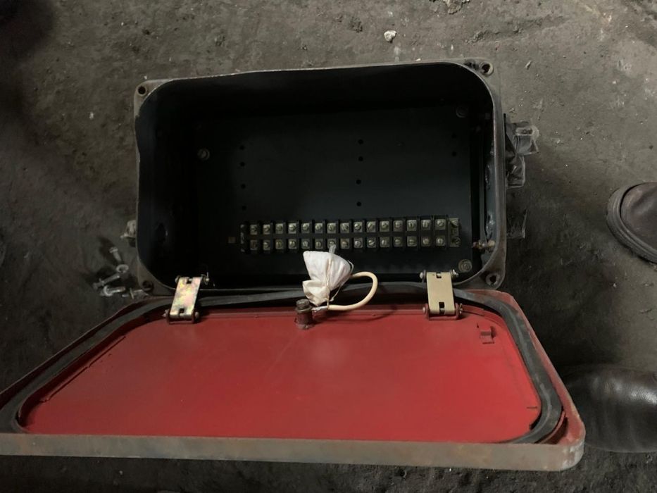 Шкаф-распредустройство электрическое