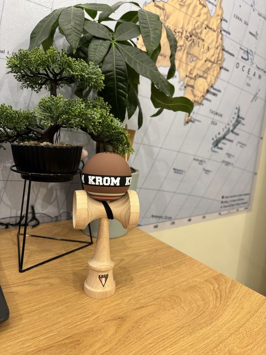 Krom STROGO  Nou-nouț!!