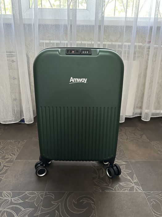 Продам чемодан Amway