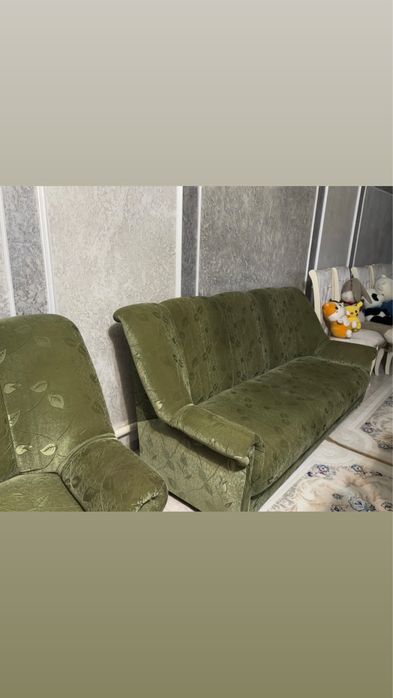 Диван с двумя креслами