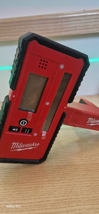 Milwaukee nivela cu linii -punct