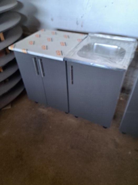 Мебель Кухонные мойки и рабочие столы.