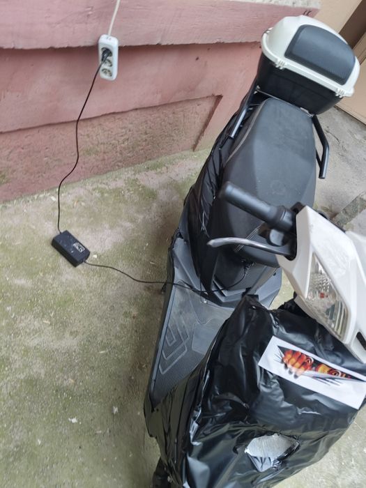 Продаётся скутер grand электрический нормально работает всё