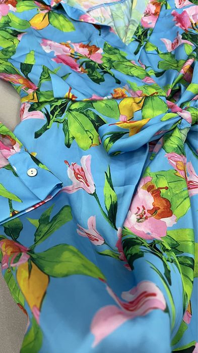 Флорална сатенирана рокля